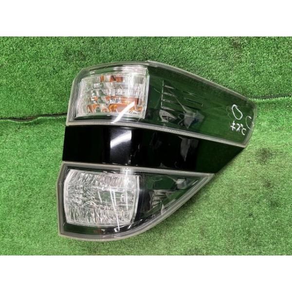 ヴェルファイア ANH25W 右テールランプ・テールライト 2.4Z コイト 58