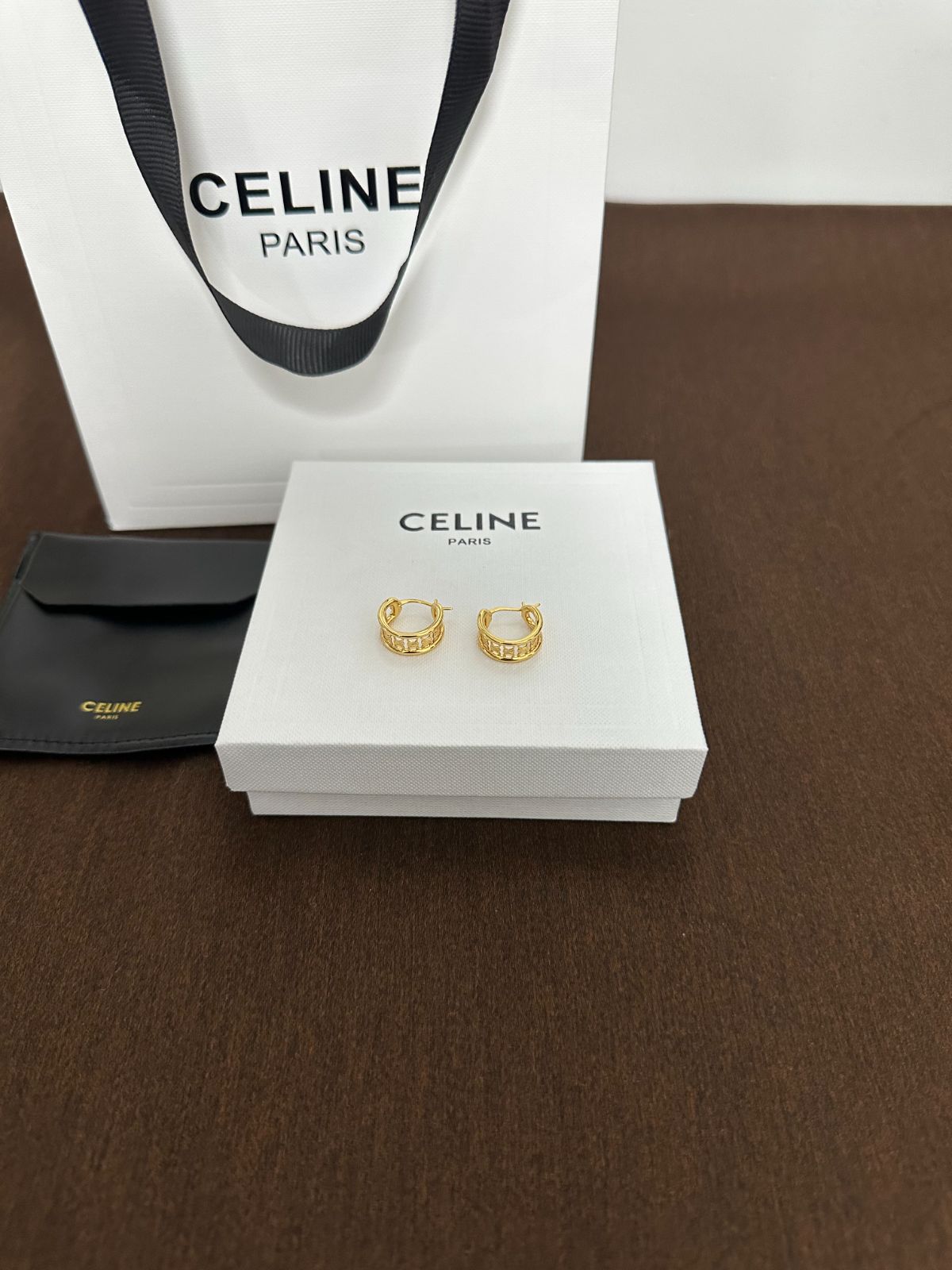 CELINEトリオンフ マルチフープピアス