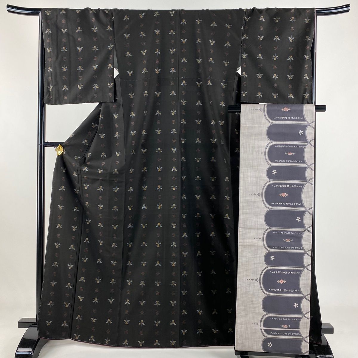 紬 身丈167.5cm 裄丈66.5cm M 袷 袋帯セット やまと 花 焦茶色 正絹 秀品