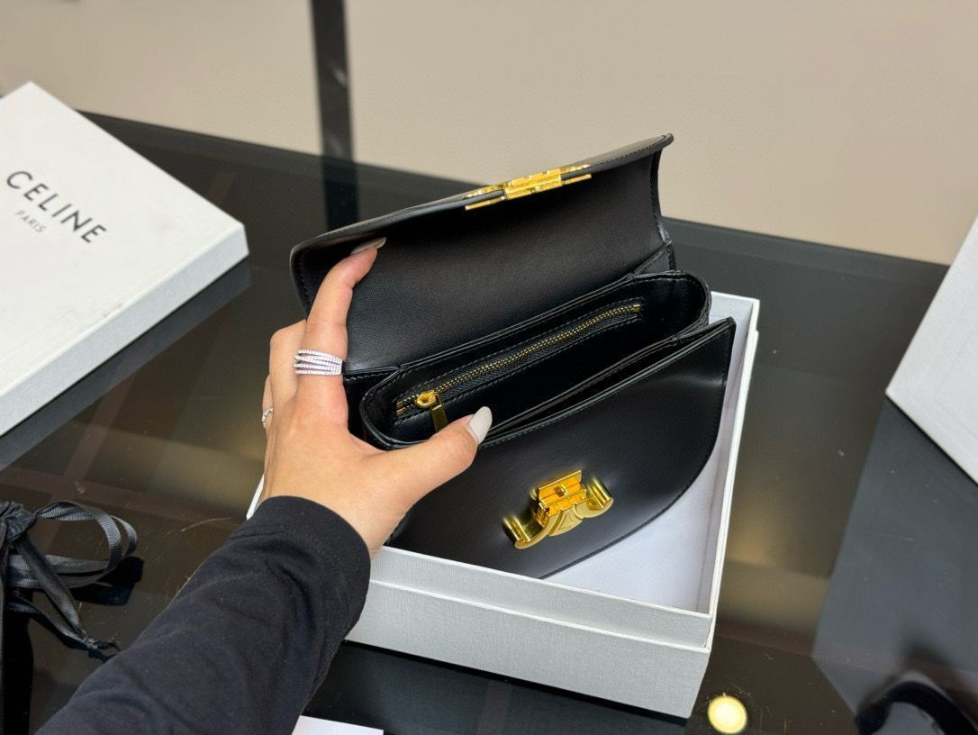 Celine] トリオンフ ミニバッグ - 専用ボックス付き | セリーヌ