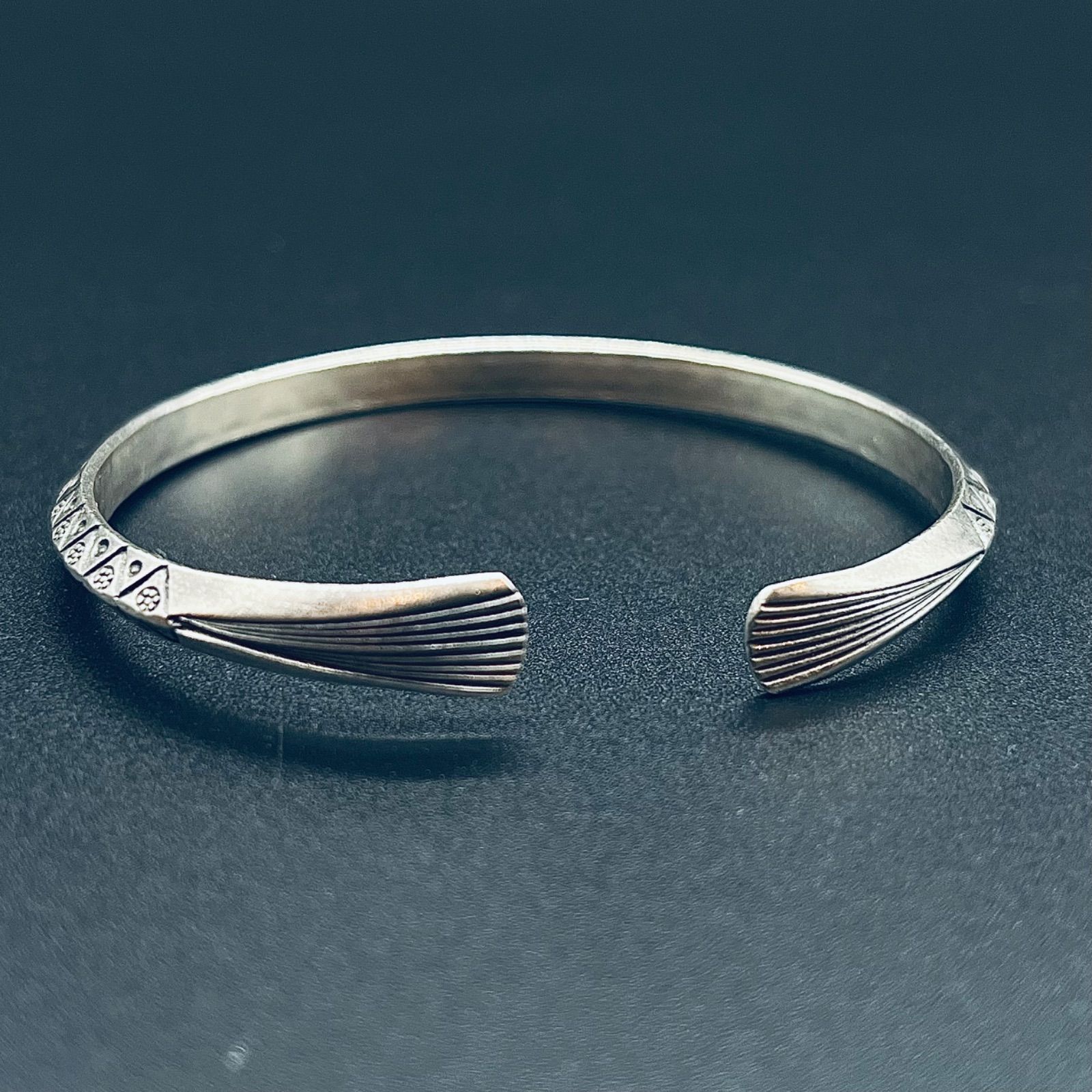 カレンシルバー 民族デザイン バングル ブレスレット カレン族 銀純度