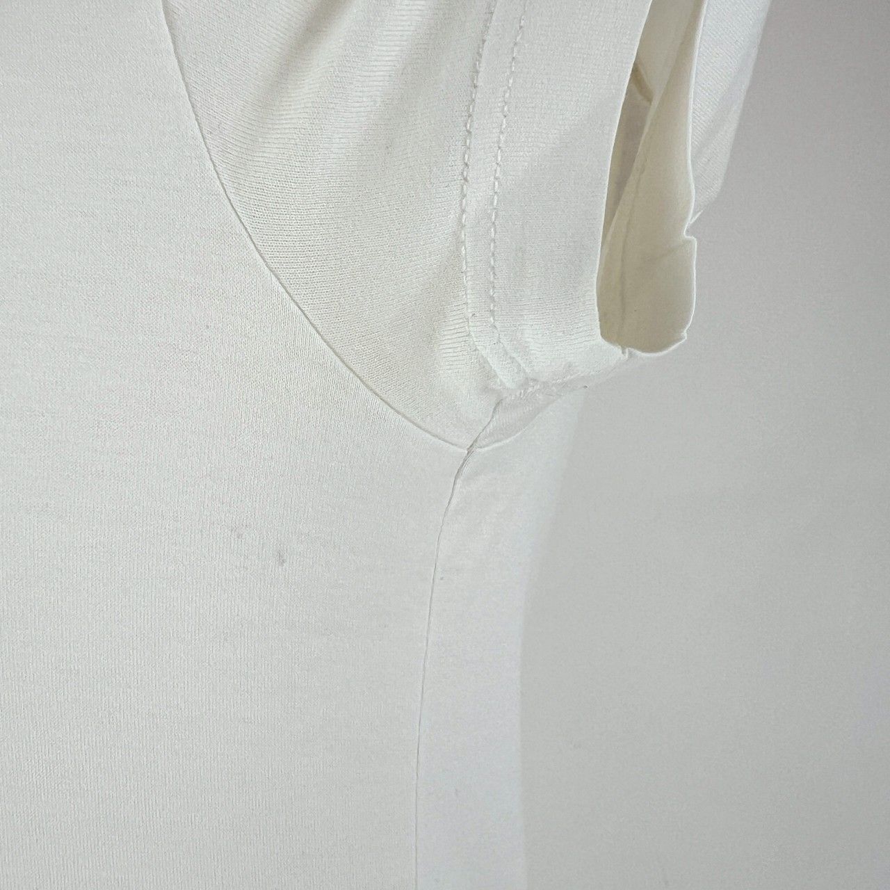 潜在可能性の高い MONCLER モンクレール T-SHIRT GIROCOLLO E10938086200 8390X コットン ホワイト Tシャツ レディース 【海外定番】