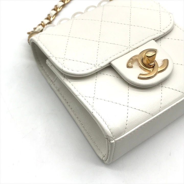 超美品 CHANEL シャネル ミニミニ マトラッセ レザー チェーン パール ショルダー バッグ ホワイト 29番台 レディース k2670 超美品 CHANEL シャネル ミニミニ マトラッセ レザー チェーン パール