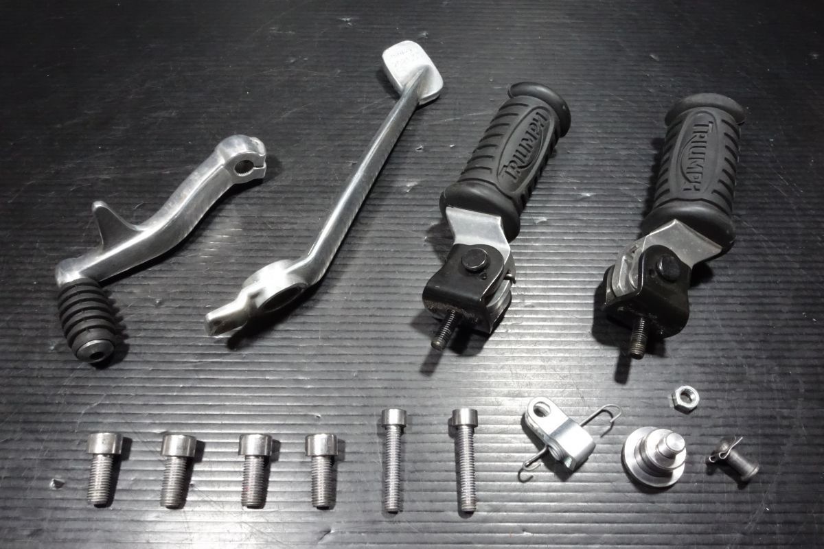 ボンネビル T100 フロントステップ ブレーキペダル シフトペダル シフトペダル トライアンフ 純正 TRIUMPH BONNEVILLE R20250217