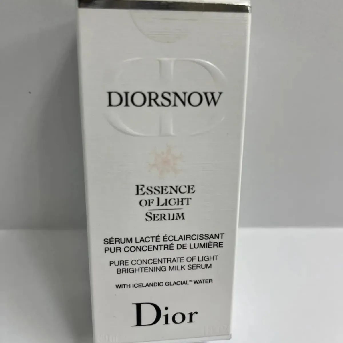 DIOR スノー アルティメット エッセンス オブ ライト 30ml 薬用