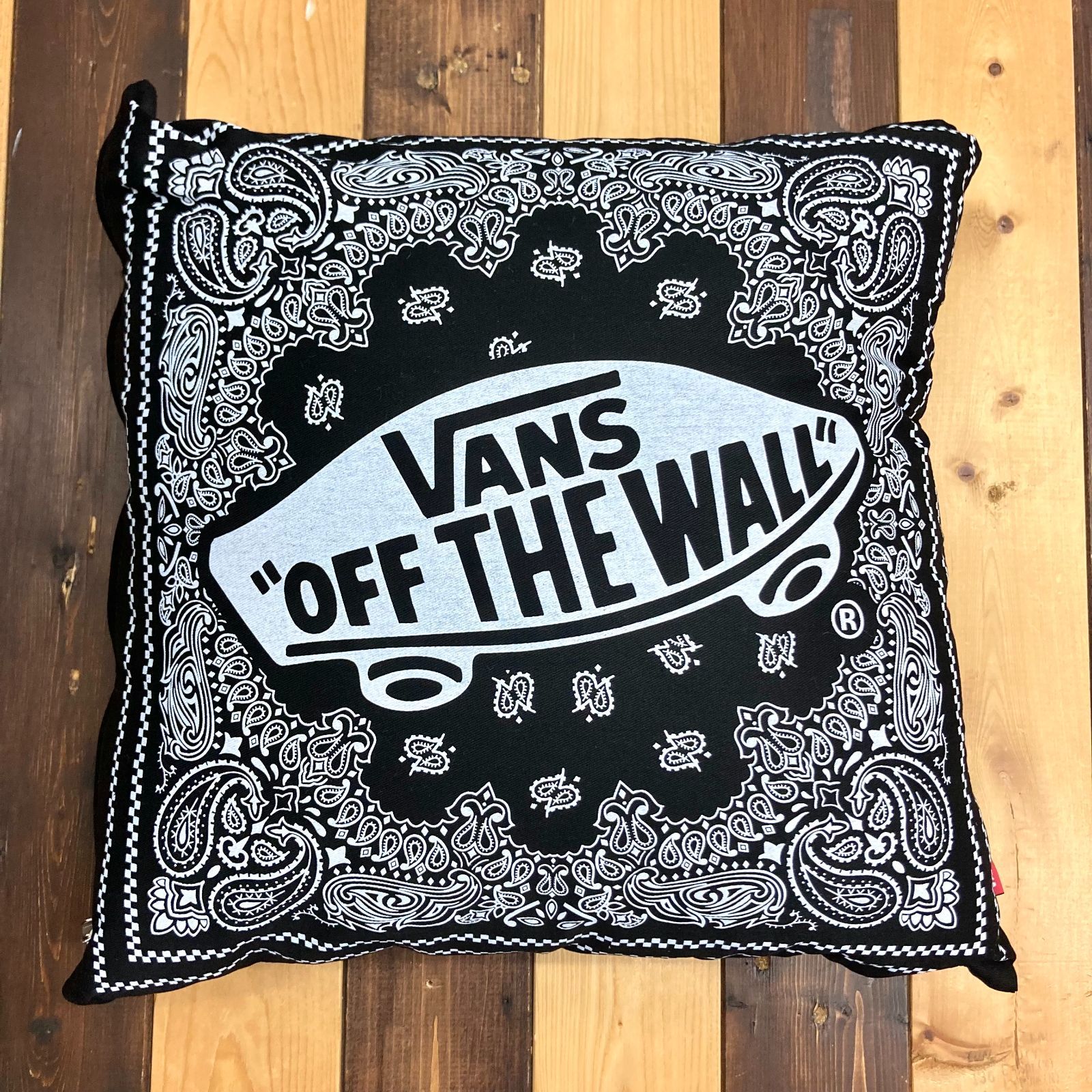 新品未使用 VANS バンズ バンダナクッション 枕 まくら リビング 