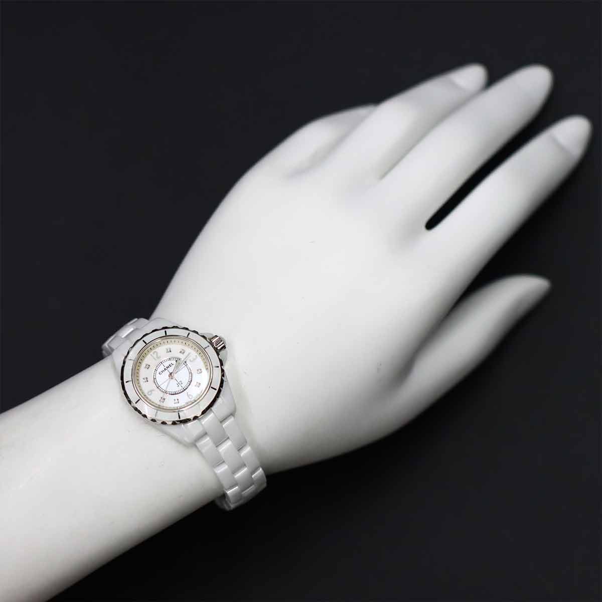 【新品未使用】CHANELＪ１２レディース　２９MMセラミック・８Ｐ　クォーツ CHANEL - シャネル CHANEL J12 レディース クォーツ 腕時計 SS