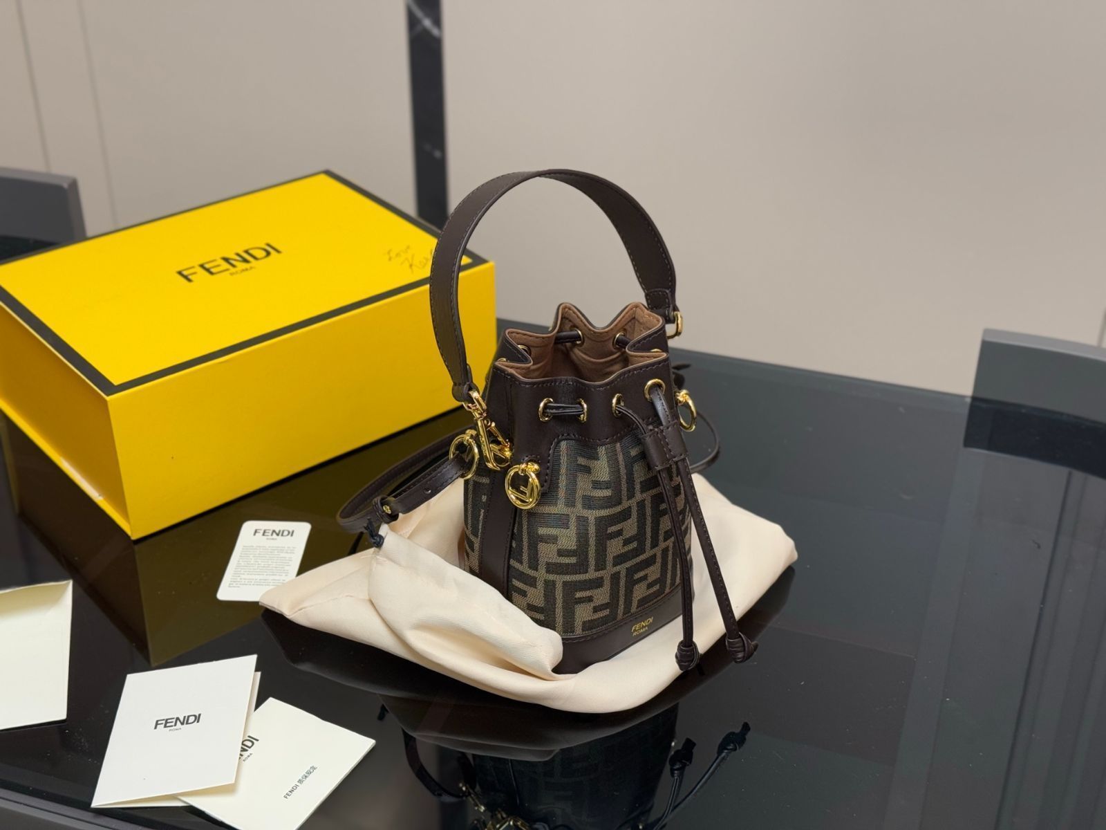 FENDI 黒 バケットバッグ レシート・箱付き バゲット レザー ブラック | Fendi