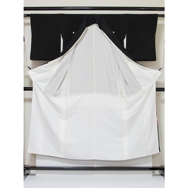 黒留袖 正絹一越 比翼(化繊) 刺繍(金駒) 御所車に吉祥花 148cm前後  