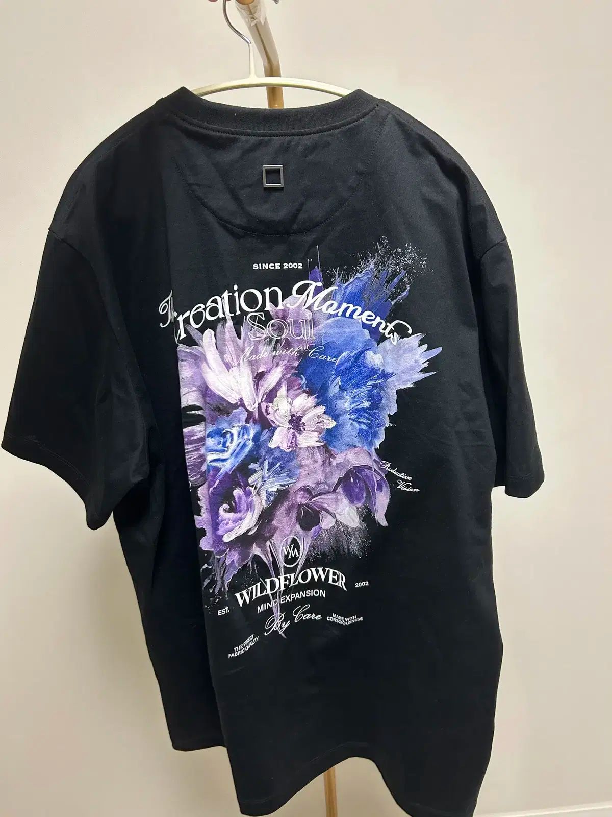 ☆韓国人気☆フラワー バックロゴ Tシャツ/WOOYOUNGMI☆ WOOYOUNGMI(ウーヨンミ) フラワー バックロゴ 半袖Tシャツ