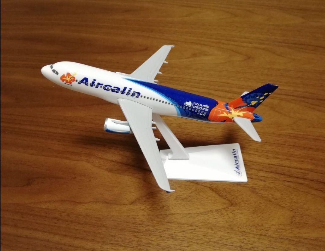 エアカラン A320 模型 scale 1:200 size18.5cm - メルカリ