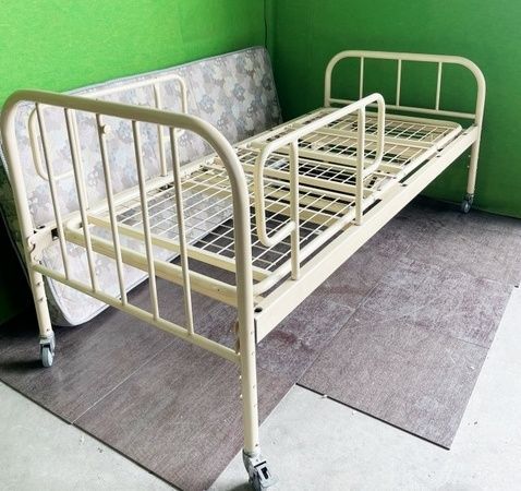 個人宅の場合は 福山通運最寄りの営業所止めとなります フランスベッド 手動式 介護用ベッド 9000 マットレス付き A-3040