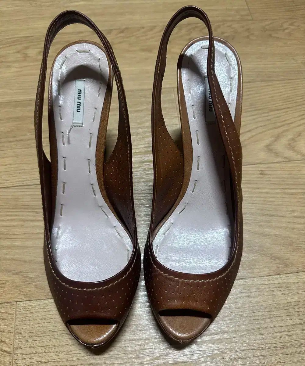 ミュウミュウ スリングバック ブラウン 37 1|2 サイズ