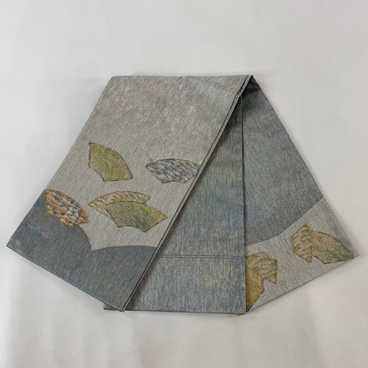 (あ694)珍品‼️縮緬 型染めアンティーク振袖㊗️青海波 鶴 松柄扇 鼓 ✨ 赤地裾黒 青海波柄 正絹振袖【168】 – SAKURA TOKYO