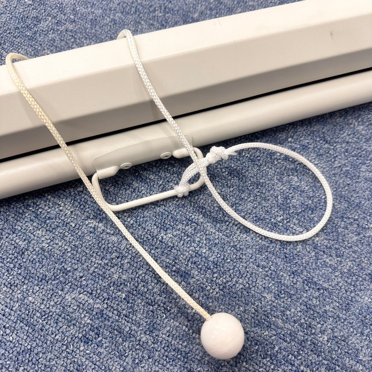 サンワサプライ プロジェクタースクリーン