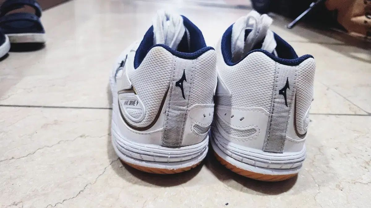 ミズノ ウェーブドライブ