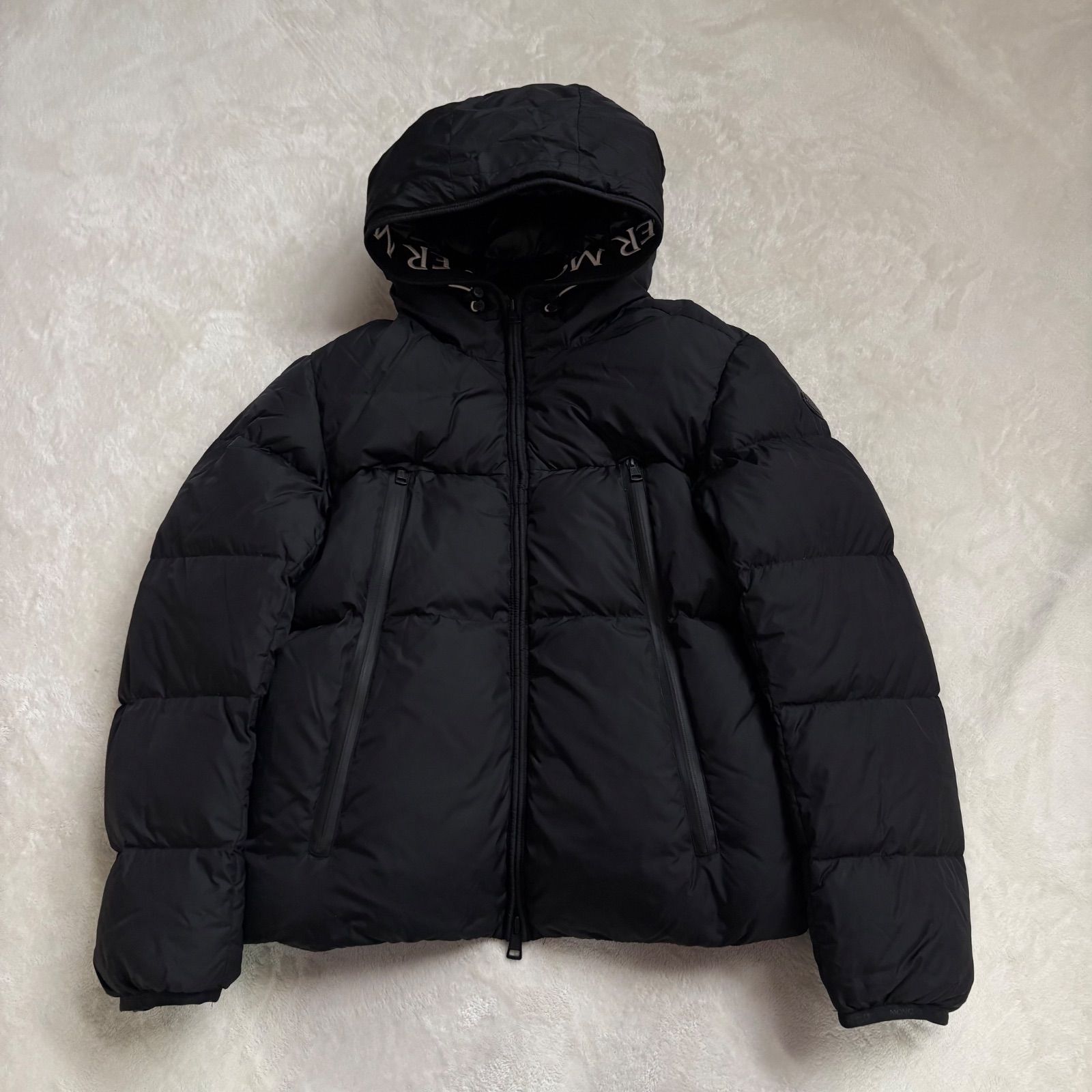 【極美品】MONCLER MONTCLA ブラック 2サイズ　ダウンジャケット 極美・2号 MONCLER MONTCLA モンクレール モンクラ テープロゴ