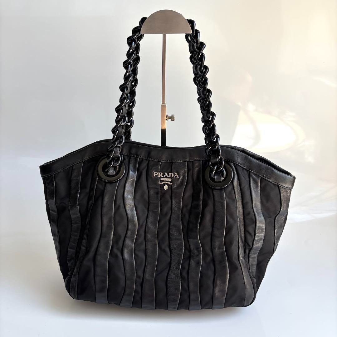 専用 PRADA ナイロン A4収納 ブラック トートバッグ 8388 A4収納可【極美品】PRADA プラダ トートバッグ ナイロン 黒