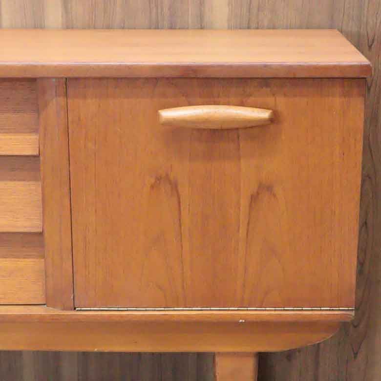 Jentique サイドボード ヴィンテージ イギリス ローキャビネット Jentique サイドボード ヴィンテージ イギリス ローキャビネット