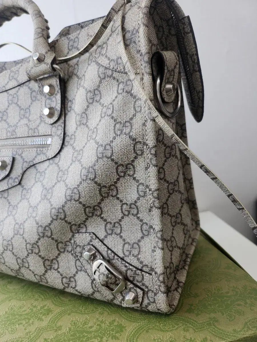 グッチ ハッカー