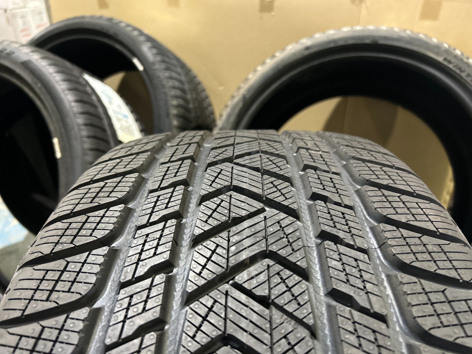 生産完了品 ピレリー PIRELLI SCORPION winter 285 35R22 315 30R22 4本セット 2025限定 BIGセール！