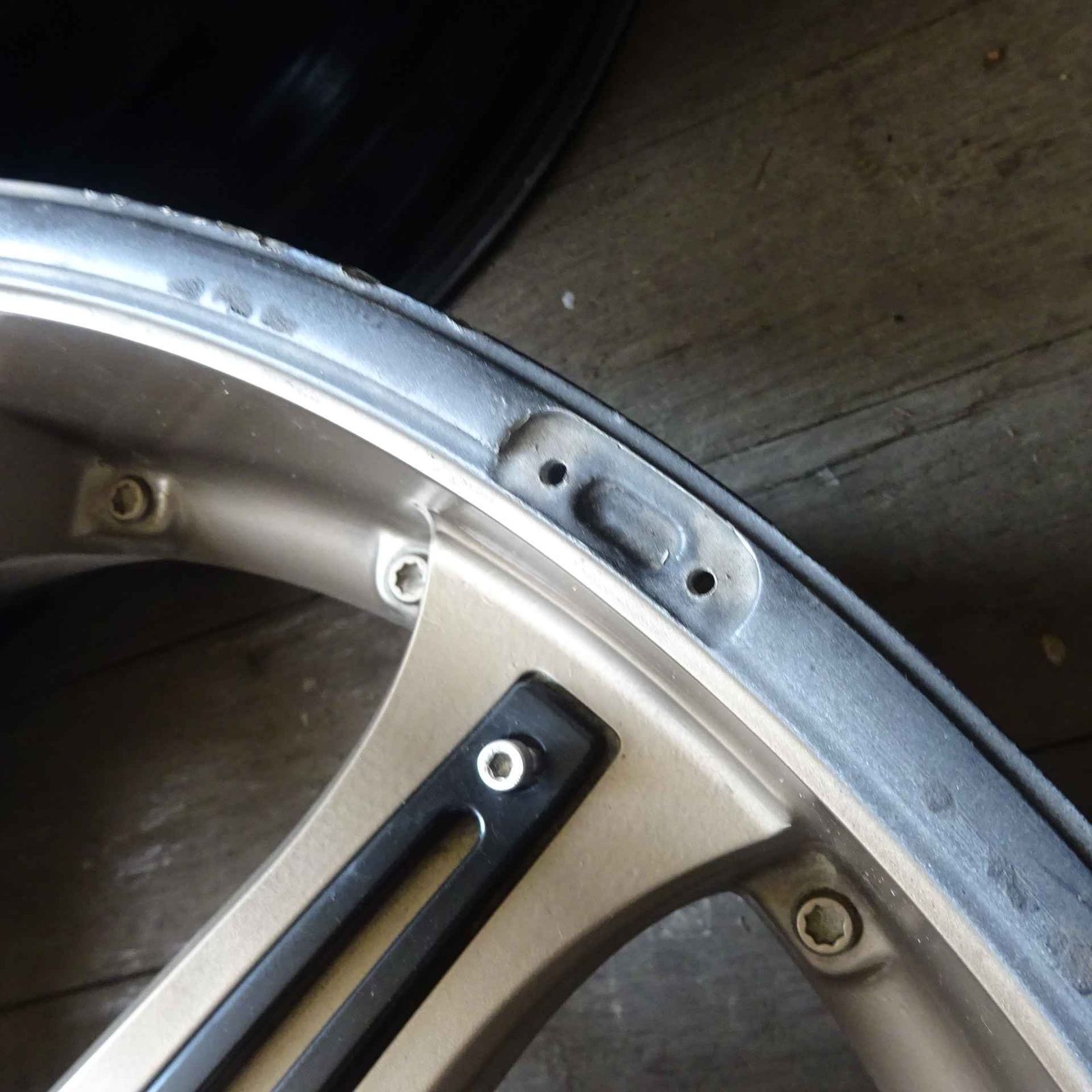 強固な 4本 会社宛 22×8.5J クリムソン マーテル アルミ 5穴 PCD 114.3mm 35 ハブ径76mm レクサスRX RAV4 ハリアー デリカD5 NO Z1690 学生服