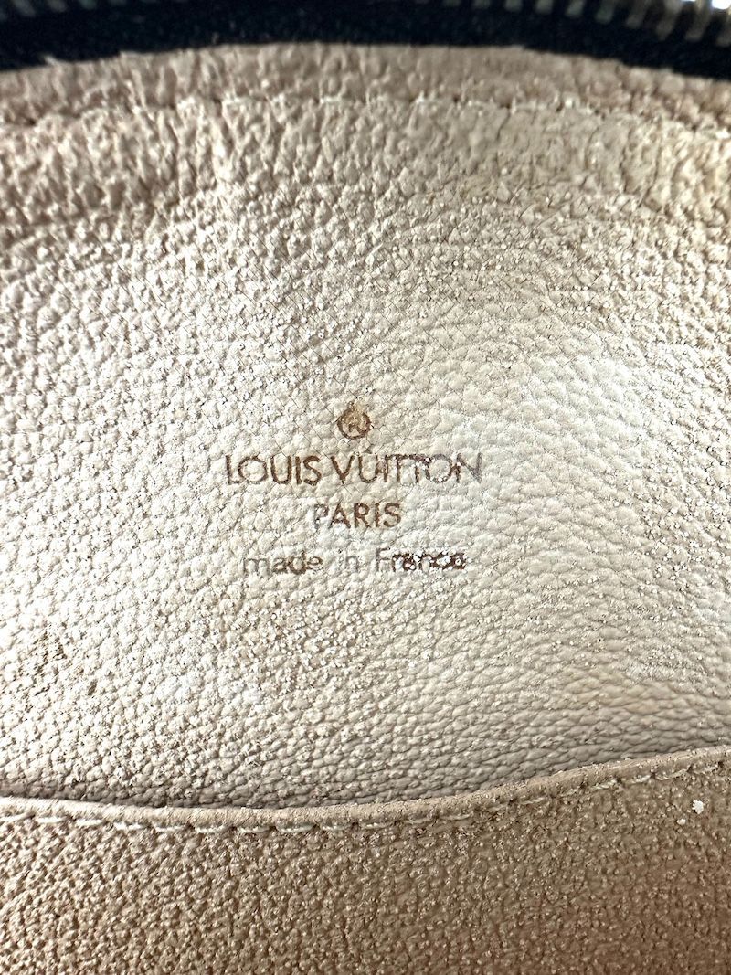 LOUIS VUITTON ルイヴィトン トゥルース ドゥミロンド ポーチ