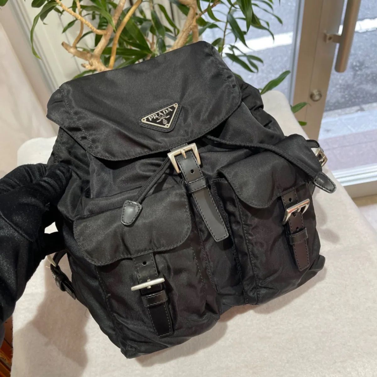 美品】PRADA プラダ B6677F ロゴプレート リュックサック ナイロン×レザー ブラック シルバー金具 ヴィンテージ 中古 バックパック  デイパック ショルダーバッグ レディース 女性用 メンズ ブランド 黒 プレゼント ギフト バック - メルカリ