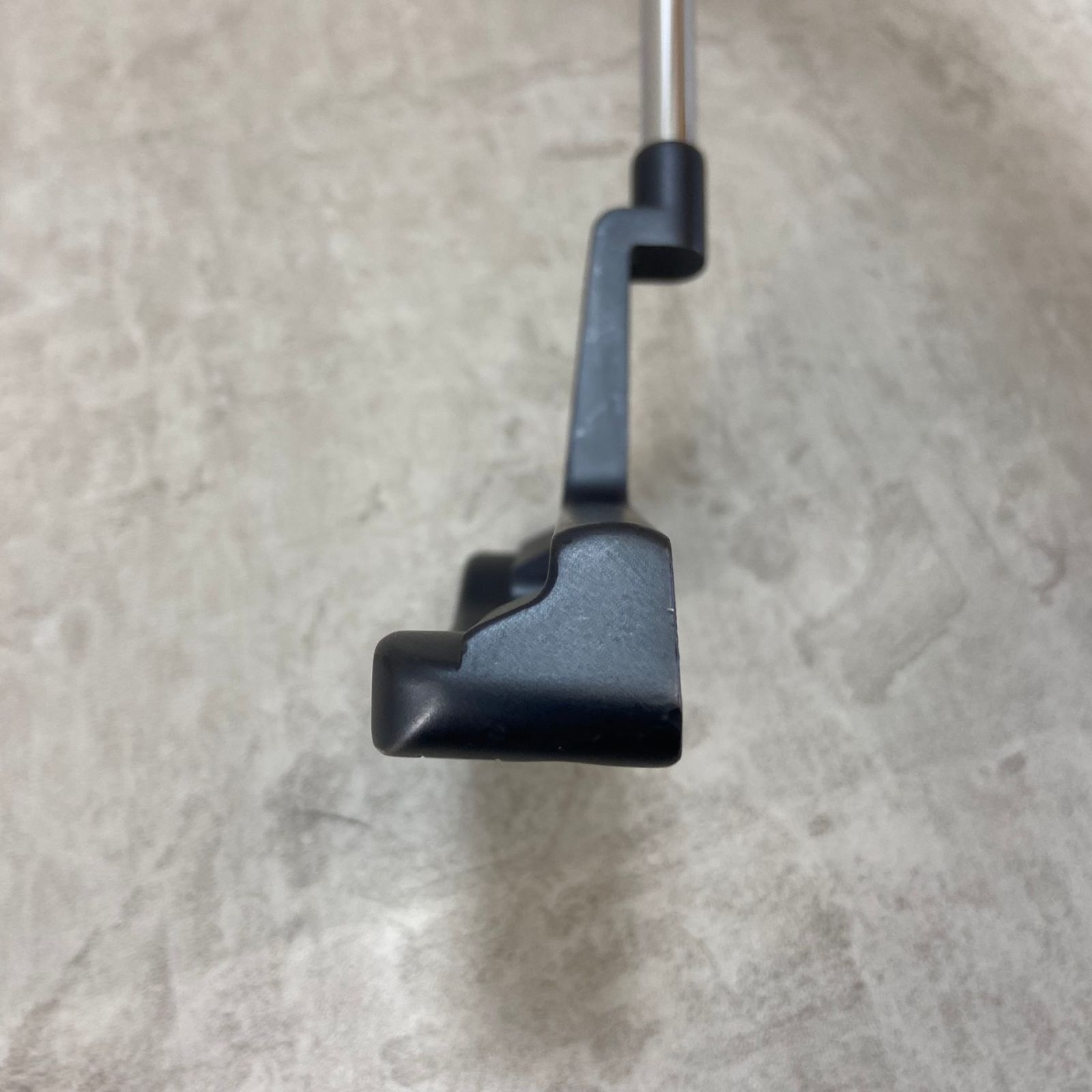 オデッセイ　トライビーム　1　メンズゴルフパター　カーボン　右利き用　PT　ピン型　ラケットホーゼル　ヘッドカバー　ODYSSEY　TRI-BEAM ODYSSEY（キャロウェイゴルフ） オデッセイ トライビーム #1 TRI