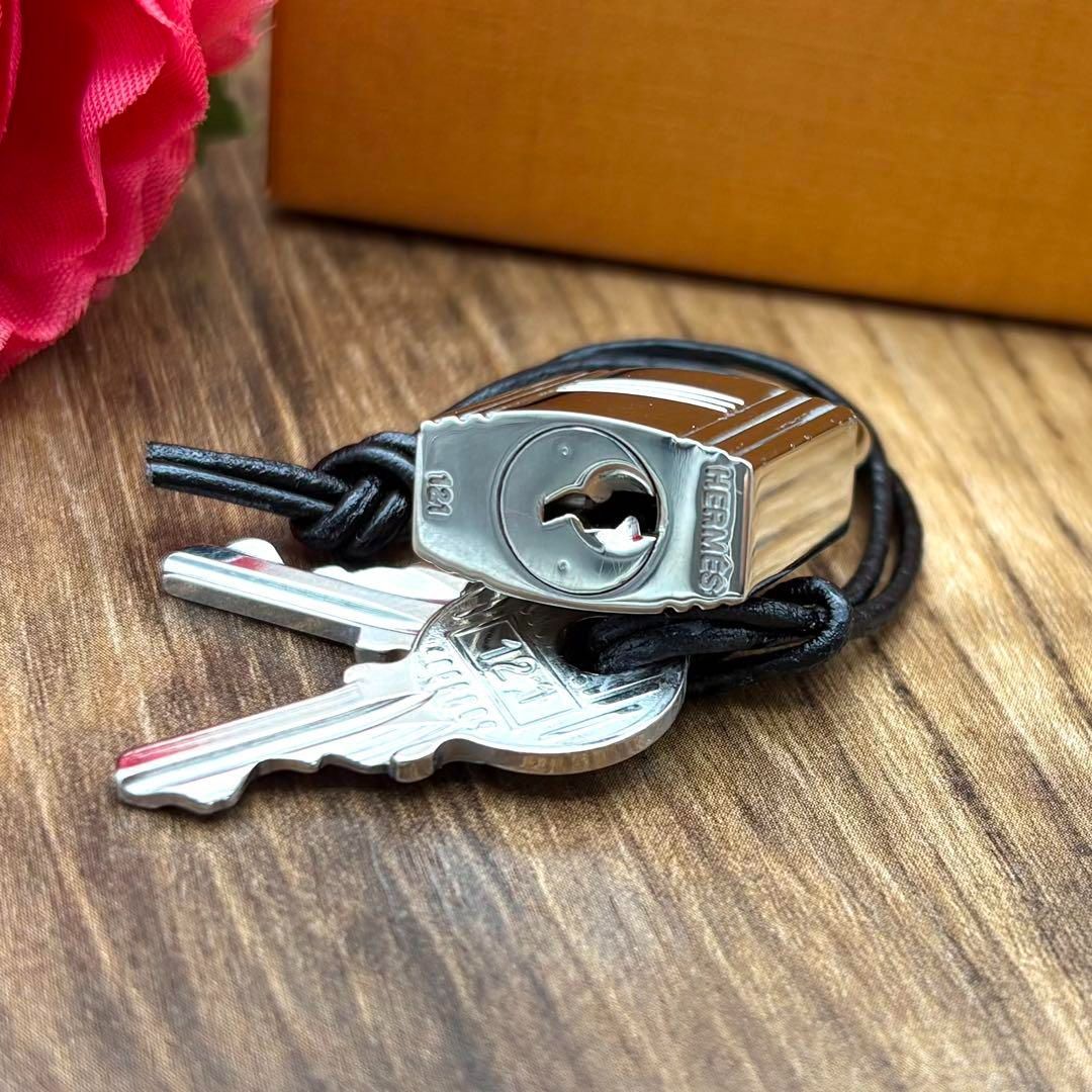 ⛄極美品⛄エルメス カデナ パドロック南京錠 鍵 no.121 シルバー#327 ⛄極美品⛄エルメス カデナ パドロック南京錠 鍵 no.121 シルバー#327