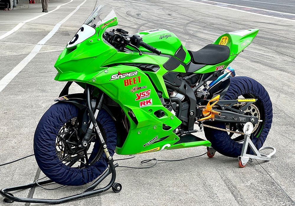 zx-25r リアホイール ばっち