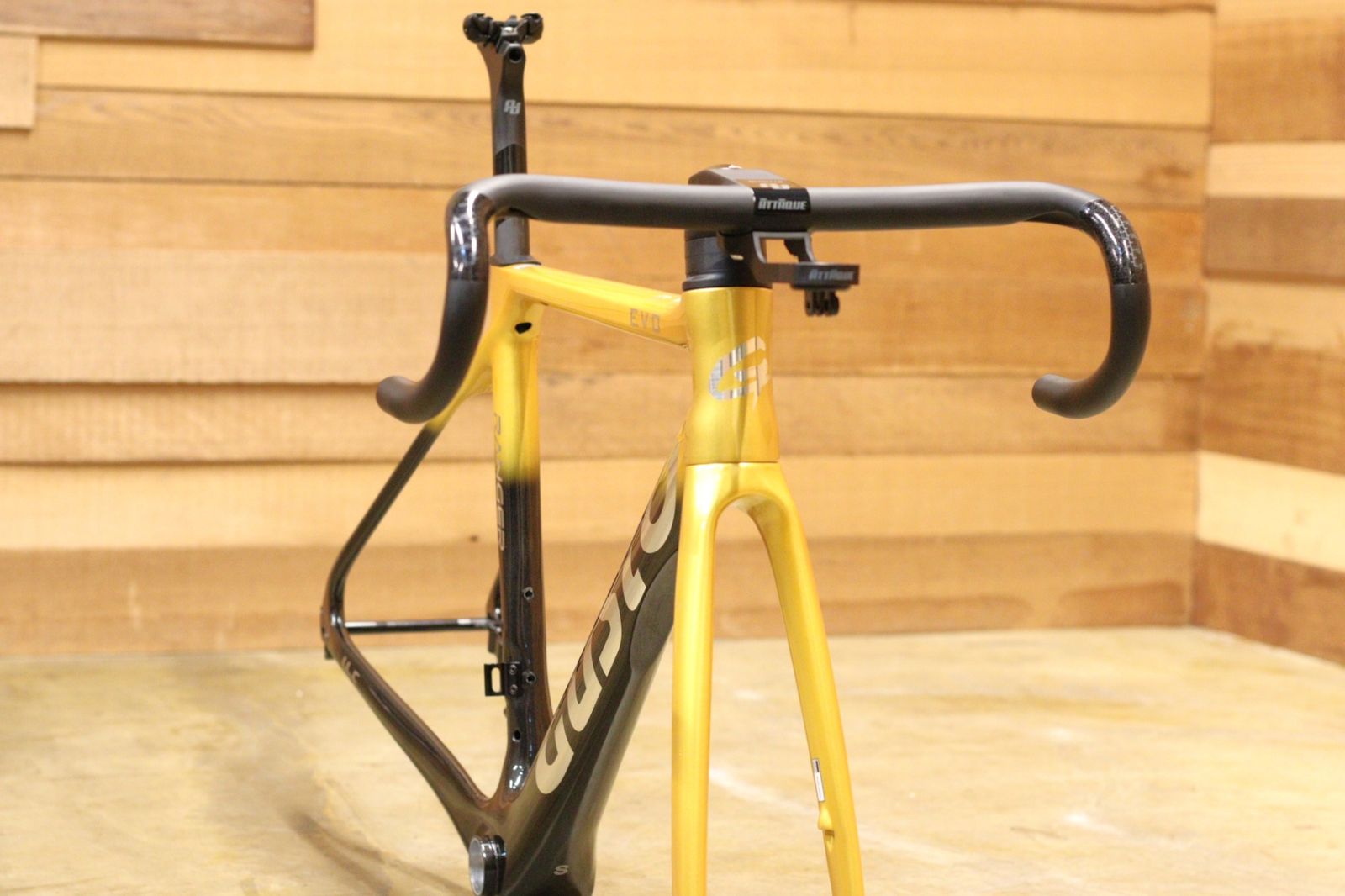 グスト GUSTO レンジャーエボ RANGER EVO DISC チームリミテッド TEAM LIMITED 2025 Sサイズ カーボン ロードバイク フレームセット 立川店 BRIGHTFACE_UK