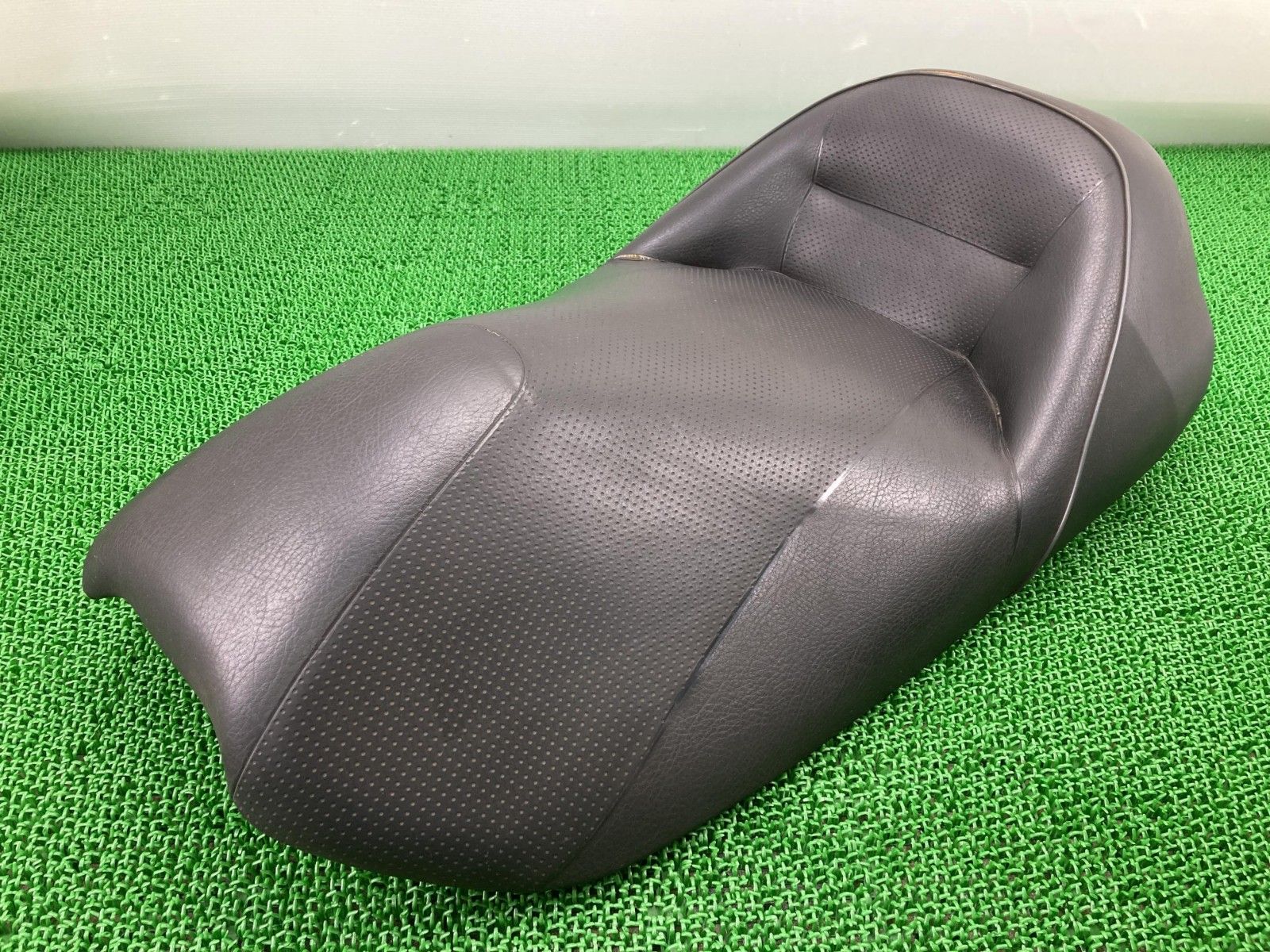 マジェスティ250 フロントシート 5GM SG03J-074*** ヤマハ 純正 SG03J ワイズギア ローダウンシート メインシート 【中古】 21 マジェスティ250 フロントシート 5GM SG03J-074*** ヤマハ 純正 中古