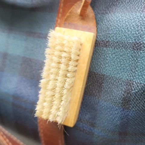 チェックレザー ブラシ付き