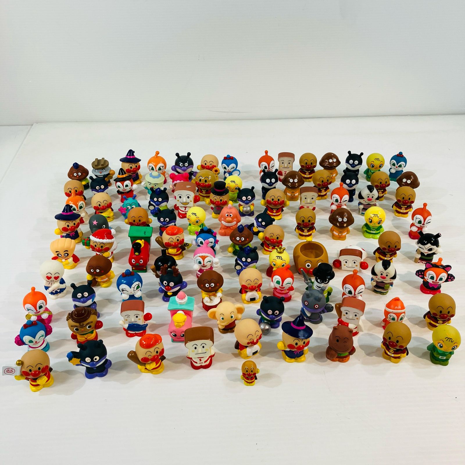バンダイ　アンパンマン　指人形(他)  97点まとめ売り　お子様に　仲間たち 現状品 0.95kg