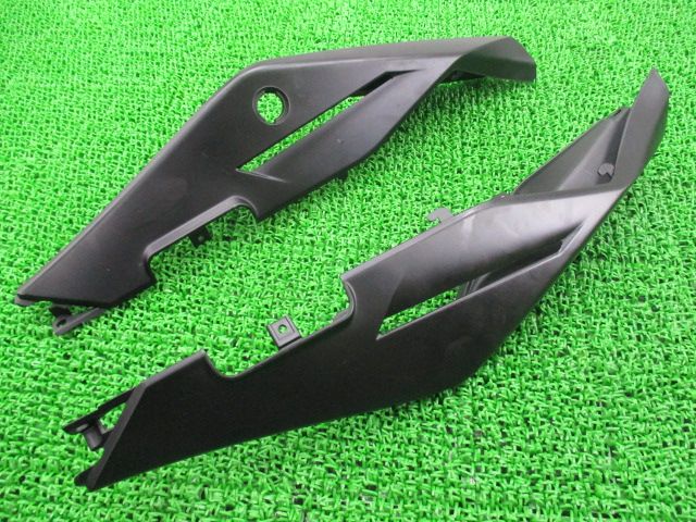 トゥオーノV4R シートカウル 左右 黒 898874 アプリリア 純正 中古 2013年式外し ZD4TY0018CS000*** 割れ欠け無し コケキズ無し 79 トゥオーノV4R シートカウル 左右 黒 898874 アプリリア 純正 バイク