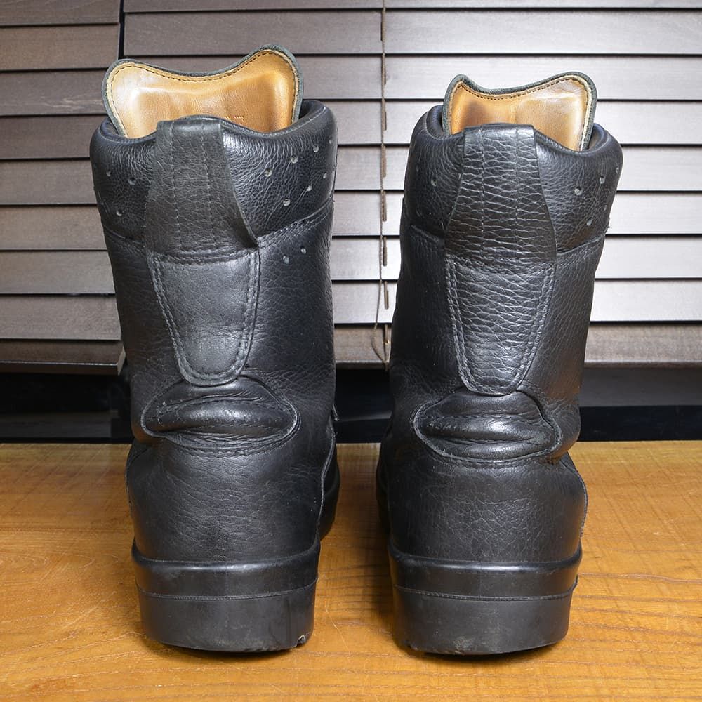 コンバットブーツ 革製