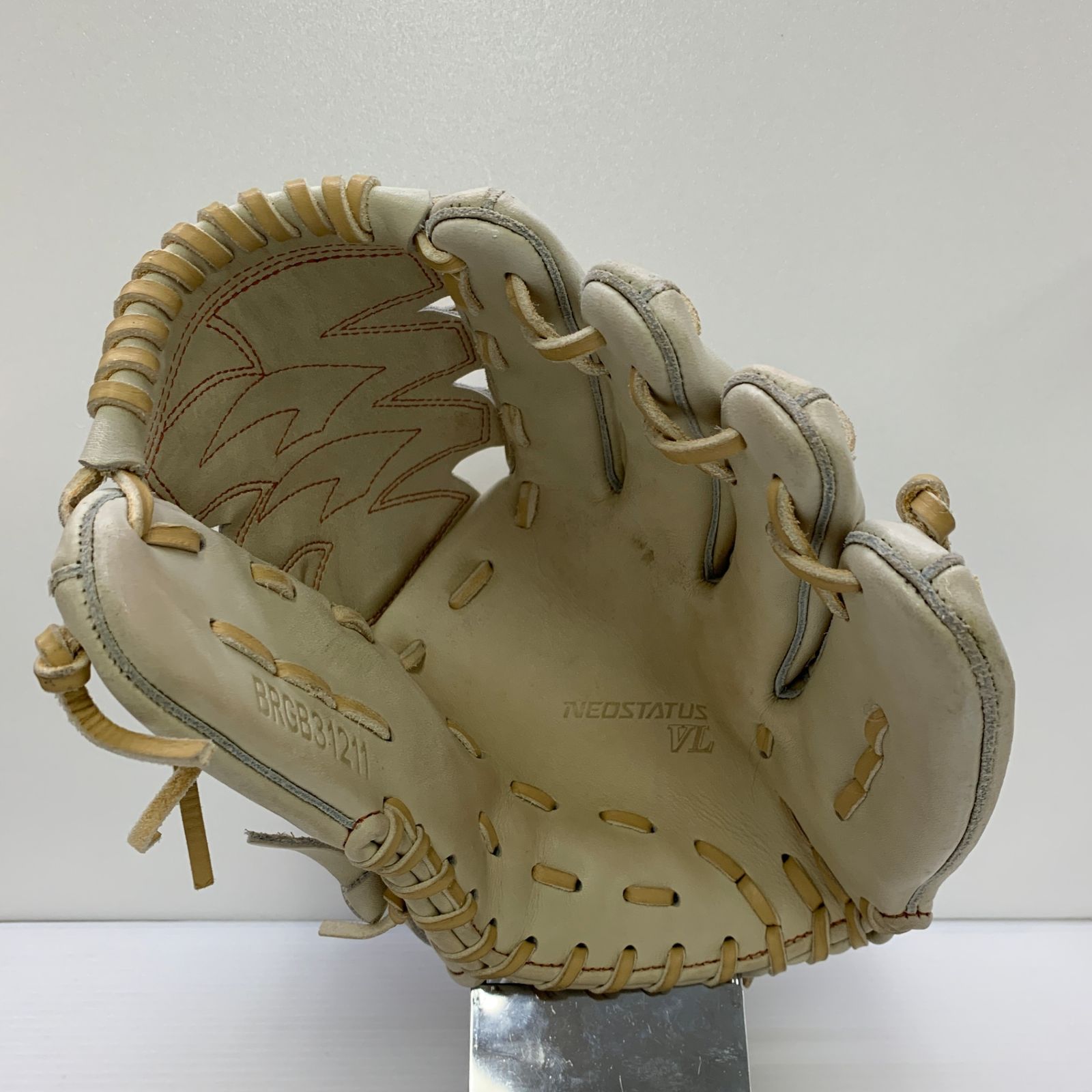 中古品 ゼット ZETT ネオステイタス 軟式 投手用グローブ BRGB31811 4206