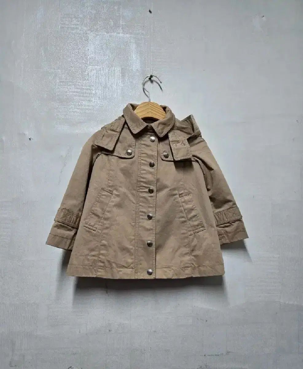 BURBERRY フード付きトレンチコート 2Y 92cm バーバリーキッズ トレンチ コート 2Y ストア BURBERRY フード付き
