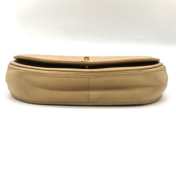 CHANEL シャネル レザー ココマーク ターンロック ハーフムーン