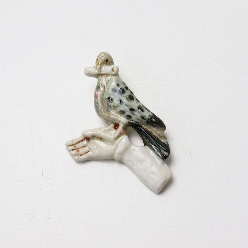 小菅幸子鳥のブローチ