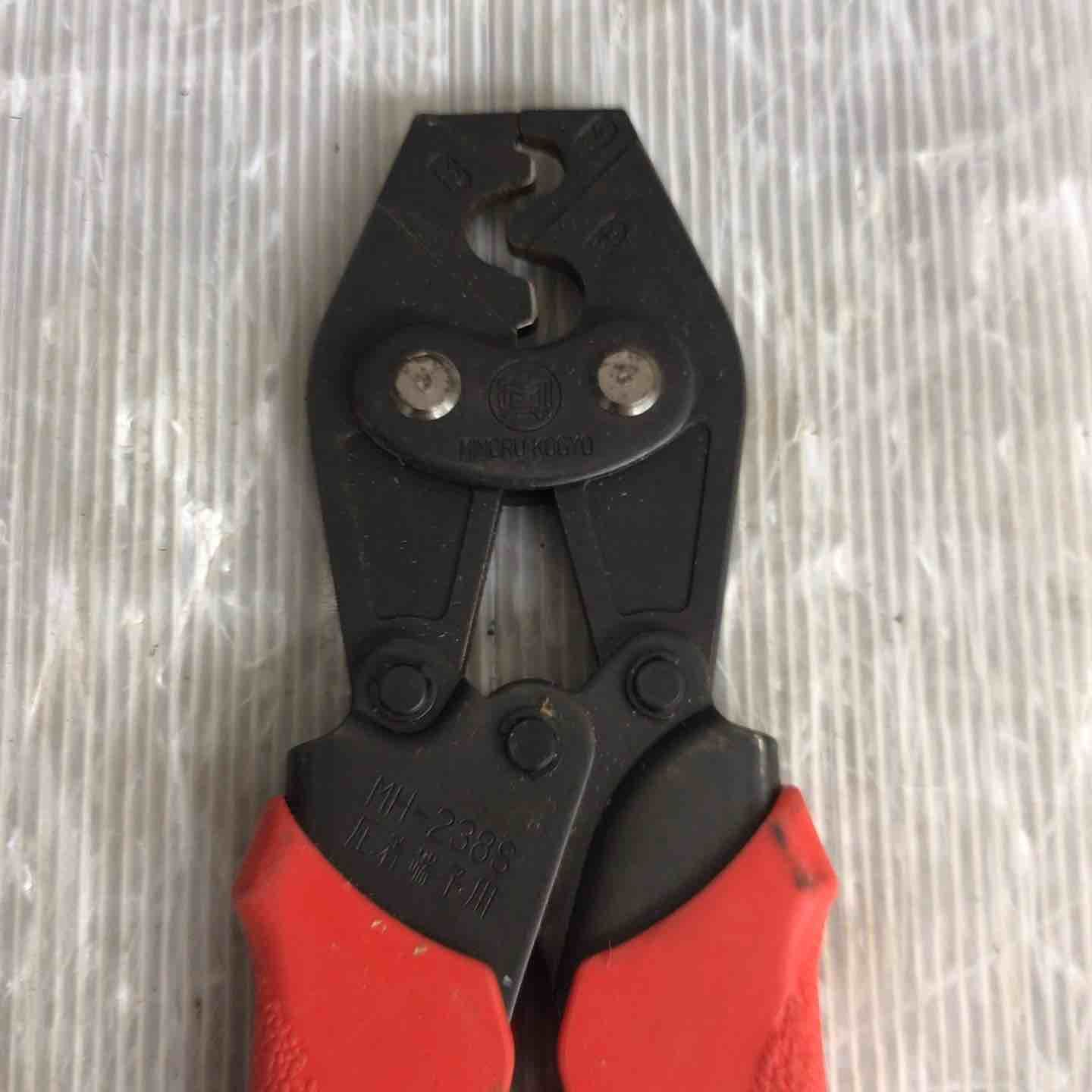 圧着工具