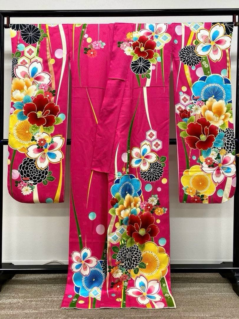 モデル振袖 ROLA 豪華 刺繍 金彩 ストーン 身丈171cmパールトーン加工 モデル振袖 ROLA 豪華 刺繍 金彩 ストーン 身丈171cmパールトーン加工