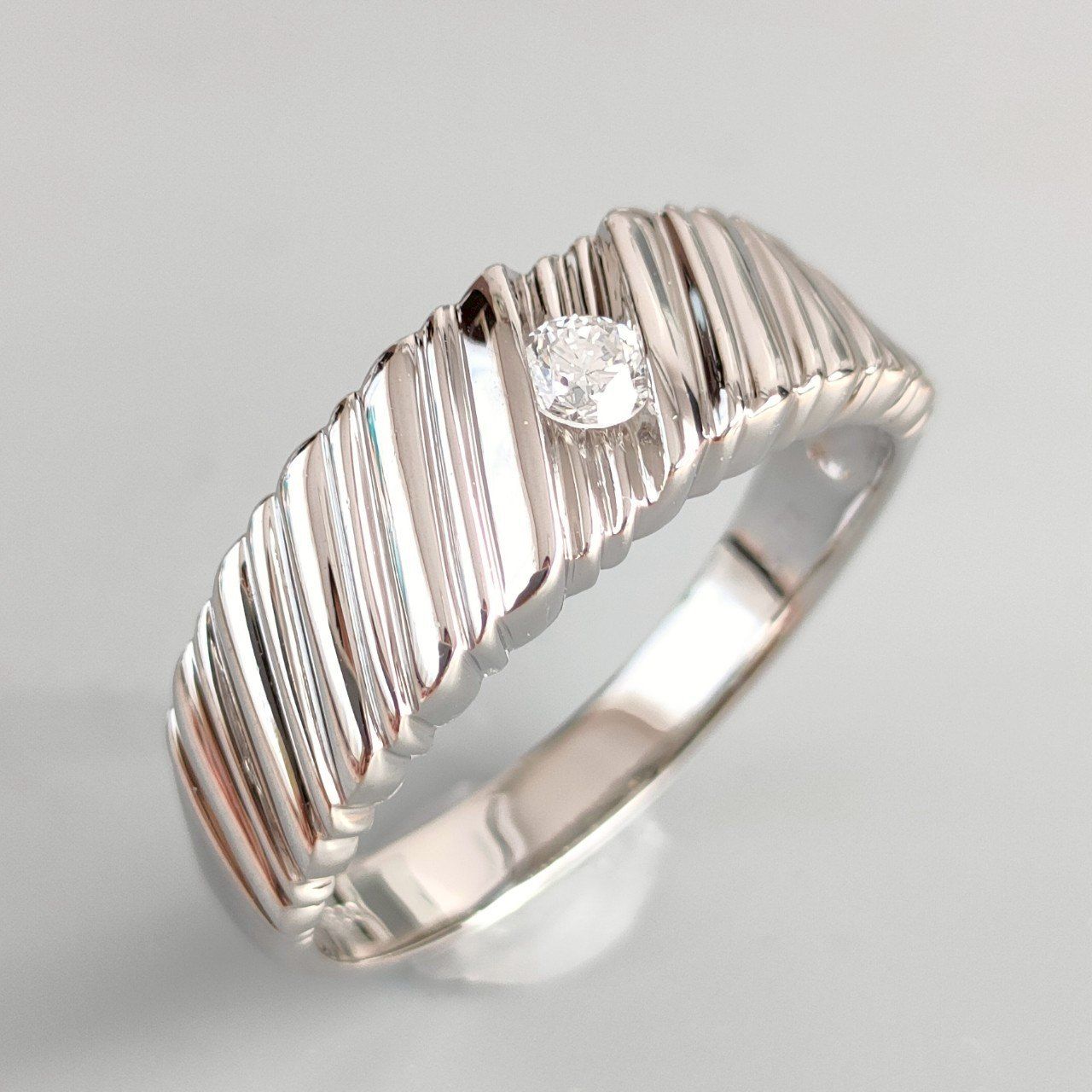 pt900 プラチナ　リング ダイヤモンド リング PLUSTER プラチナ PT900 (天然ダイヤ0.1