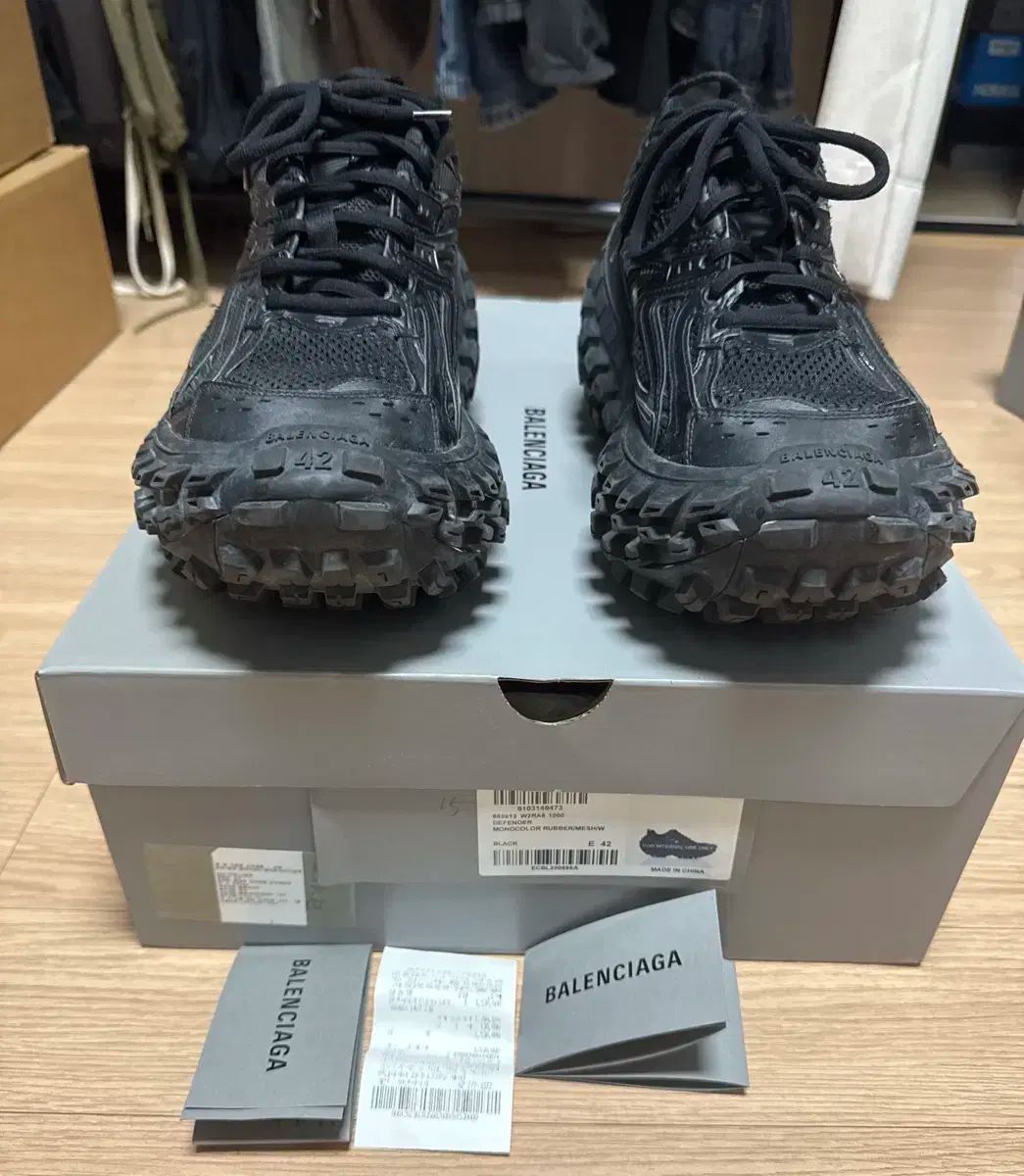 BALENCIAGA ディフェンダー42 ブラック 楽天市場】BALENCIAGA(バレンシアガ) サイズ:42 DEFENDER