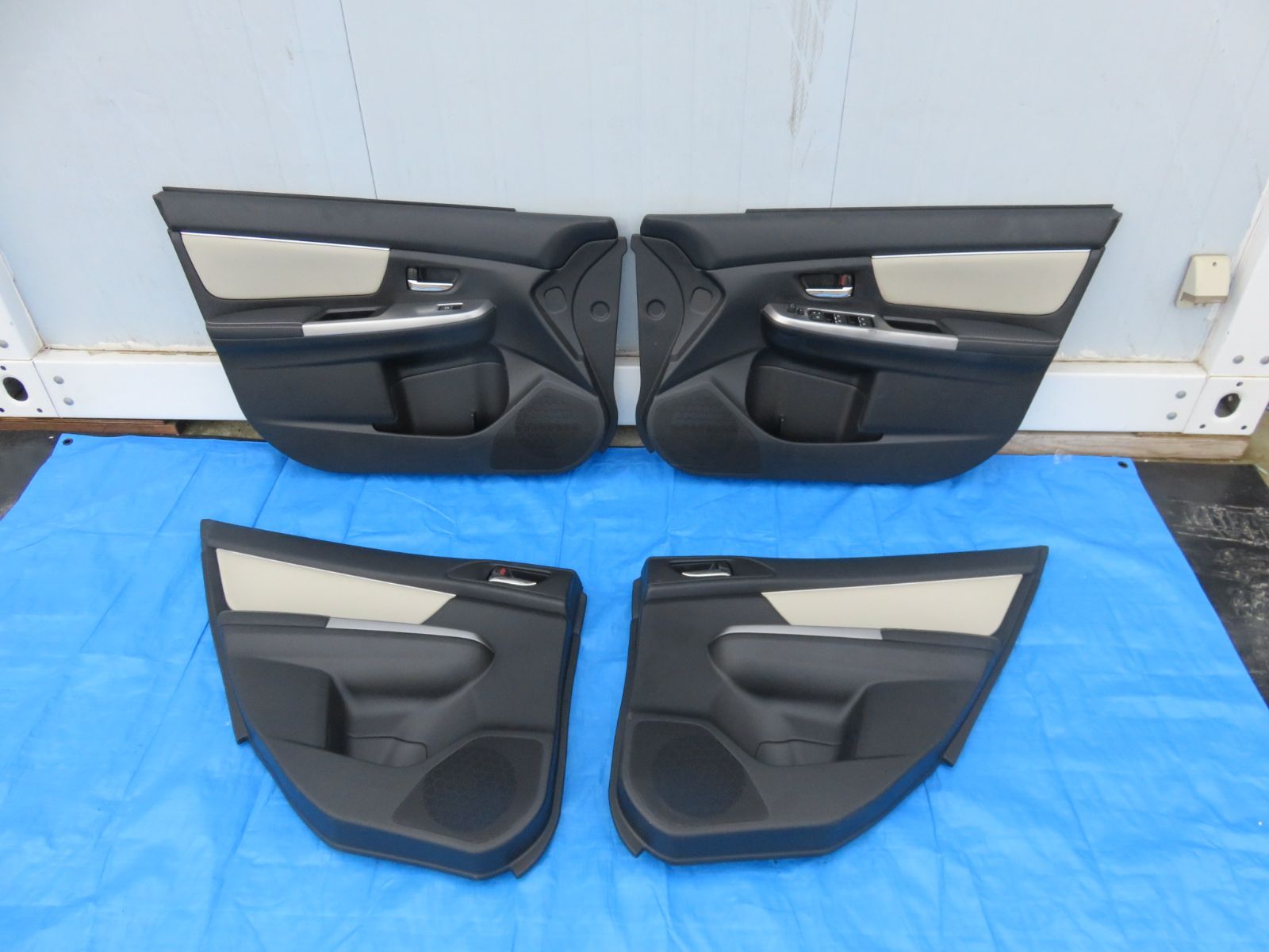 SFC2737 スバル VM4 VMG レヴォーグ 純正フロント リア ドアトリム 内張り パワーウインドウスイッチ 左右 前後 ４枚セット 左側 右側 リア 後