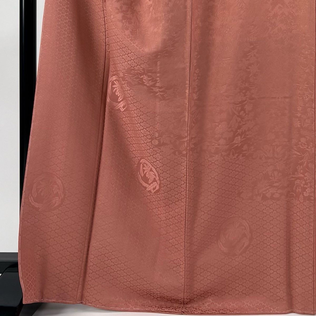 サーモンピンク