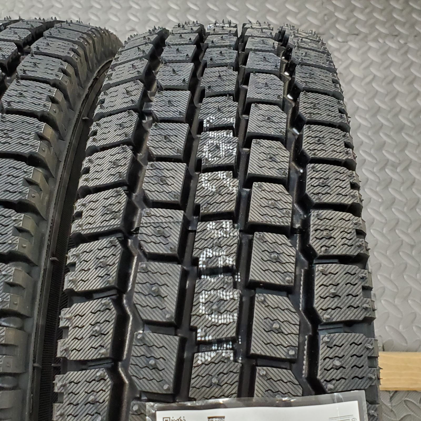 25年製 タイヤ 145 80R12 80 78N LT ヨコハマ SY01V ホンダ アクティ スタッドレスタイヤ 冬タイヤ 1104R FFCRYSTALESIA_COM