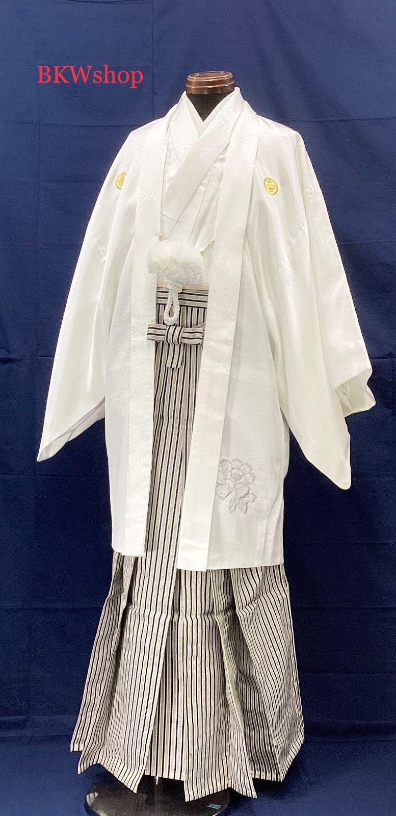 現品限り used 紋付 羽織 着物 白地 ゴールド紋 袴 ゴールド紺ストライプ 2.55寸 177cm～ 3点セット 紋付袴 成人式 結婚式 新郎様 男着物 女着物 催事 式典 お祭り