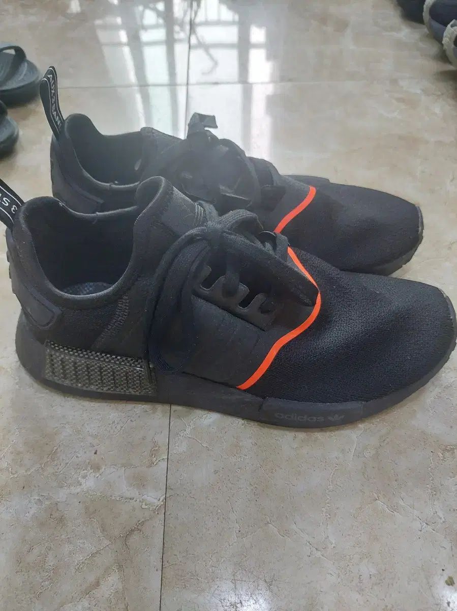 アディダス スニーカー R1 ADIDAS NMD R1 EE5085 アディダス スニーカー R1 ADIDAS NMD R1 EE5085
